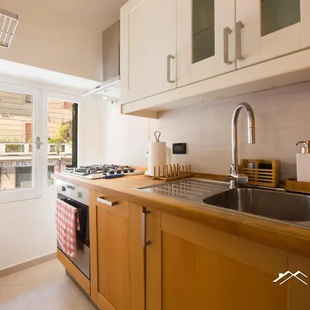 Apartment Train Station • 1br • A/c • By Tilo