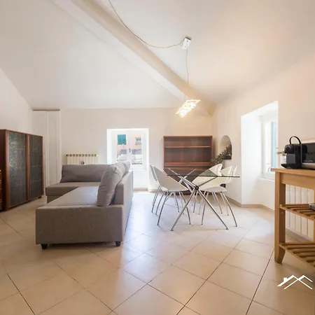 Train Station • 1br • A/c • By Tilo Apartment *