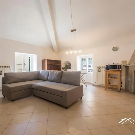 Apartment Train Station • 1br • A/c • By Tilo Genoa